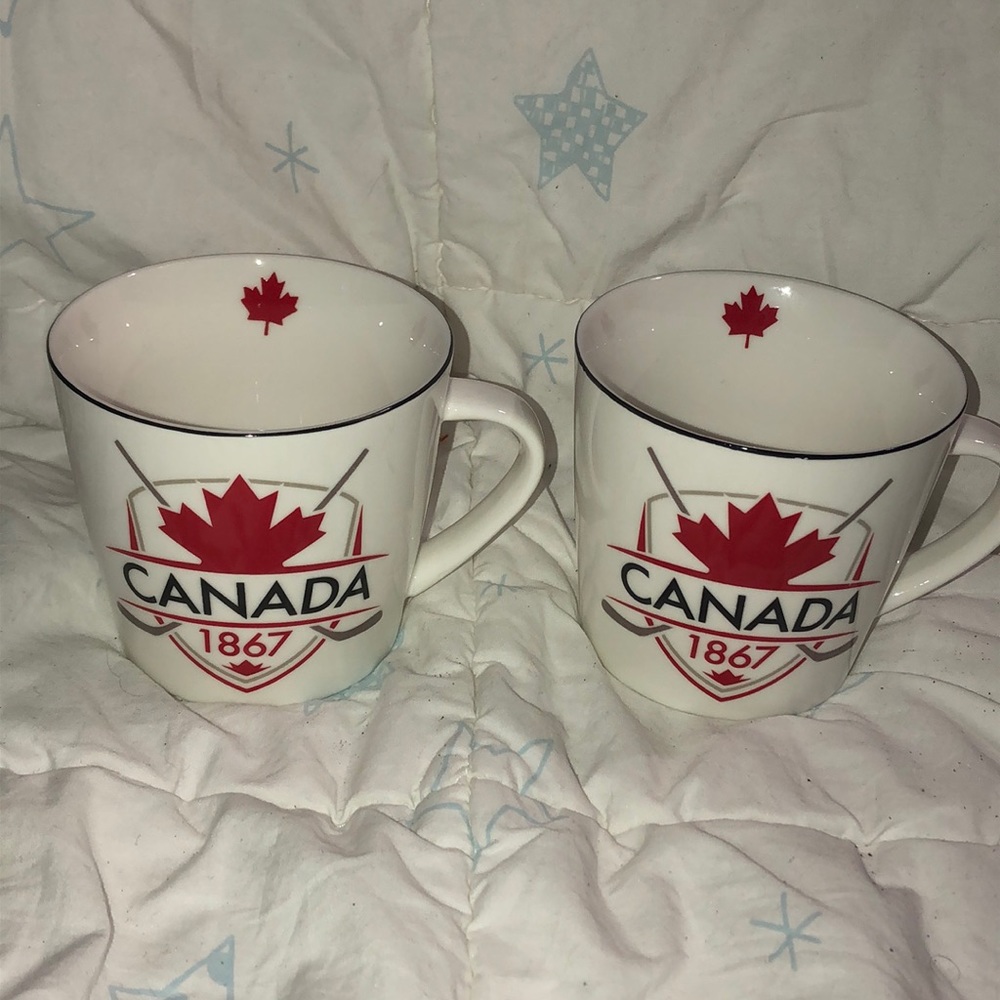 A pair of ‘Canada 1867’ mugs by Grace’s Teaware
